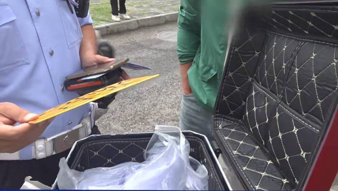 皇冠信用網如何开户_“你明白吗？”北京街头一驾驶员连怼交警皇冠信用網如何开户！交警：我不明白